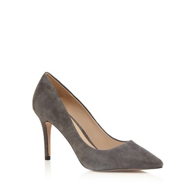 Grey suede pointed high shoes